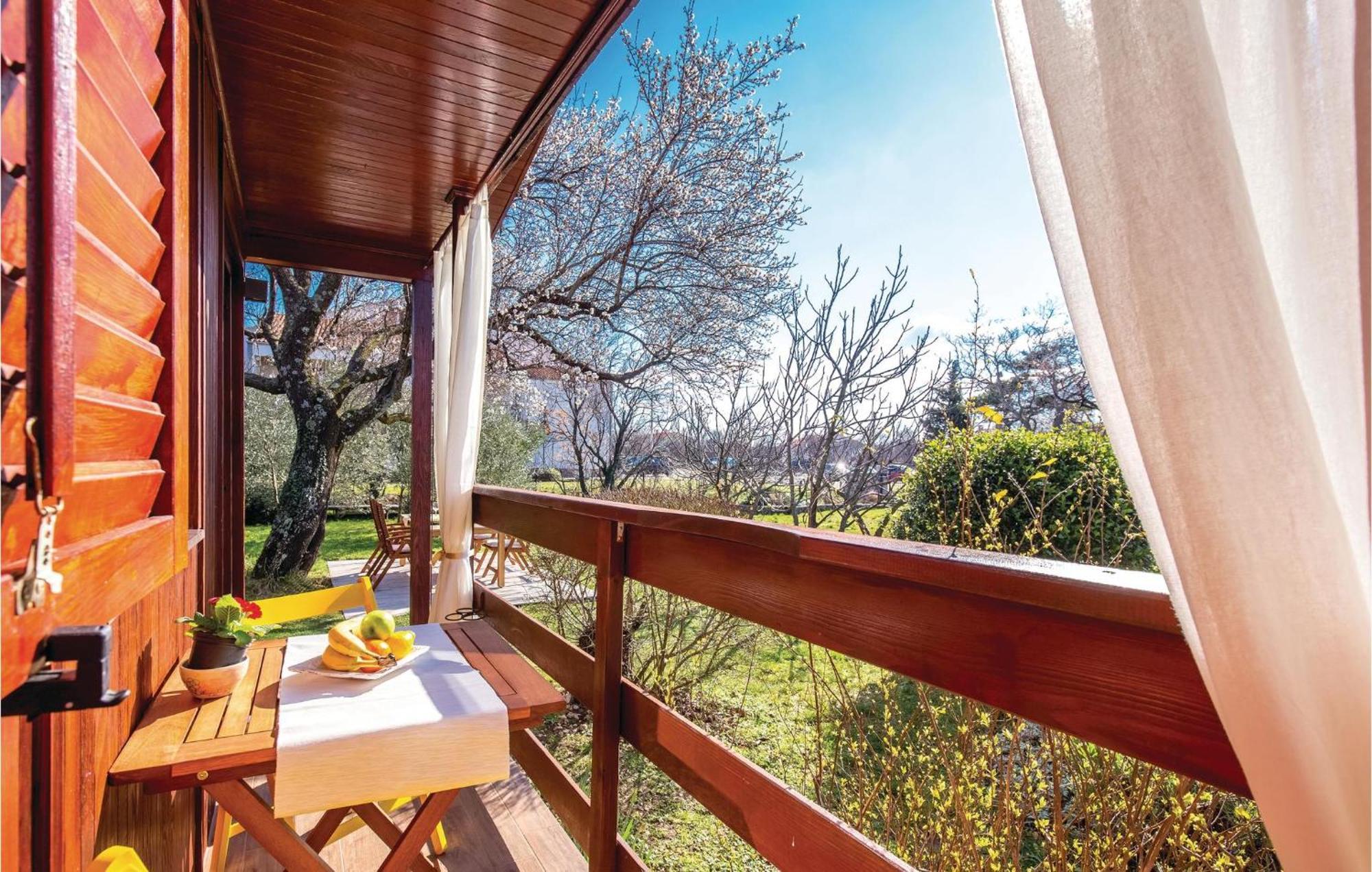 Cozy Home In Smrika With House A Panoramic View Exterior foto